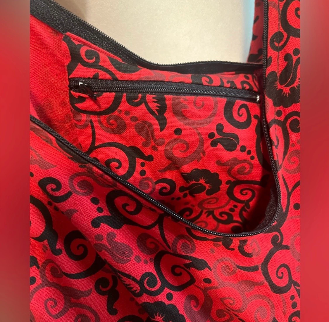 Hobo bag - crossbody with zippered closure - new - photo 2