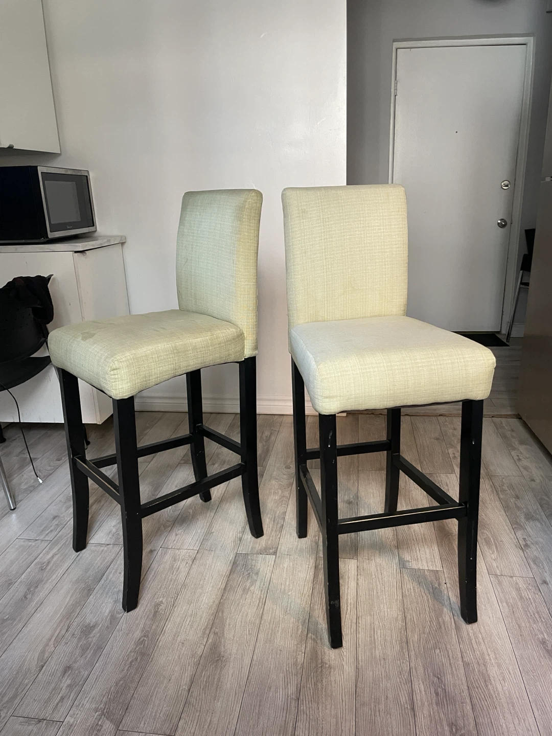 Set of 2 Cream Bar Stools