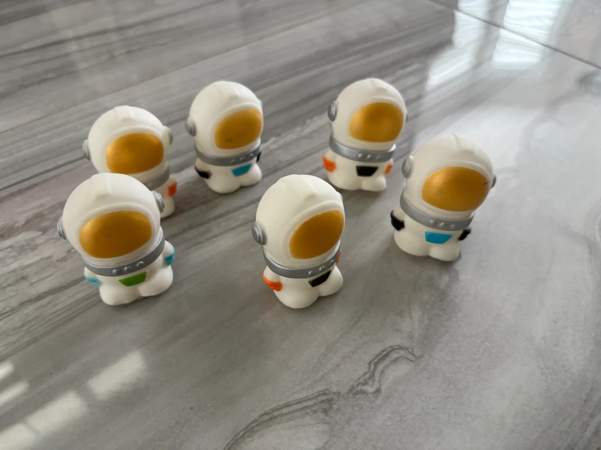 Set of 6 Astronaut Among Us  Figures - photo 2