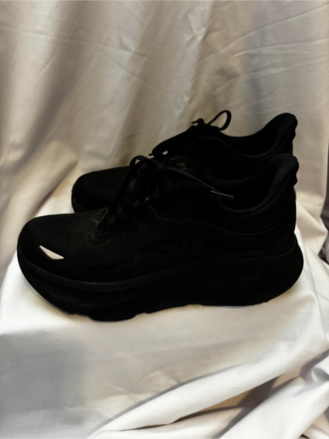 HOKA Bondi 9 - size 9.5 - photo 3