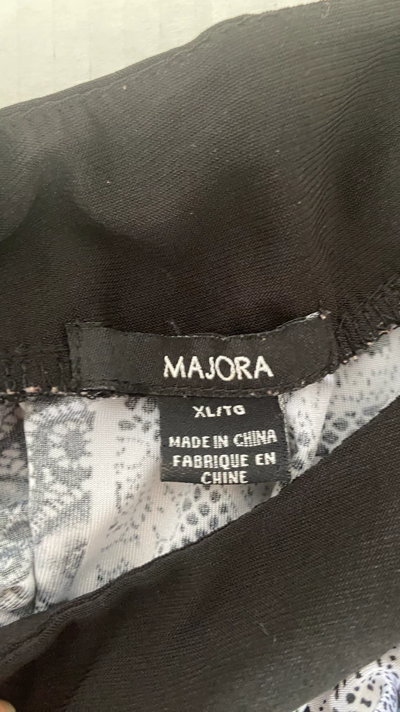 Women's Top - Black & White Pattern - photo 2