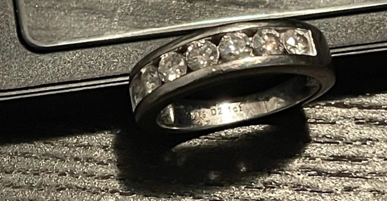 Sterling Silver Ring with 2.1ct Diamonds - photo 3