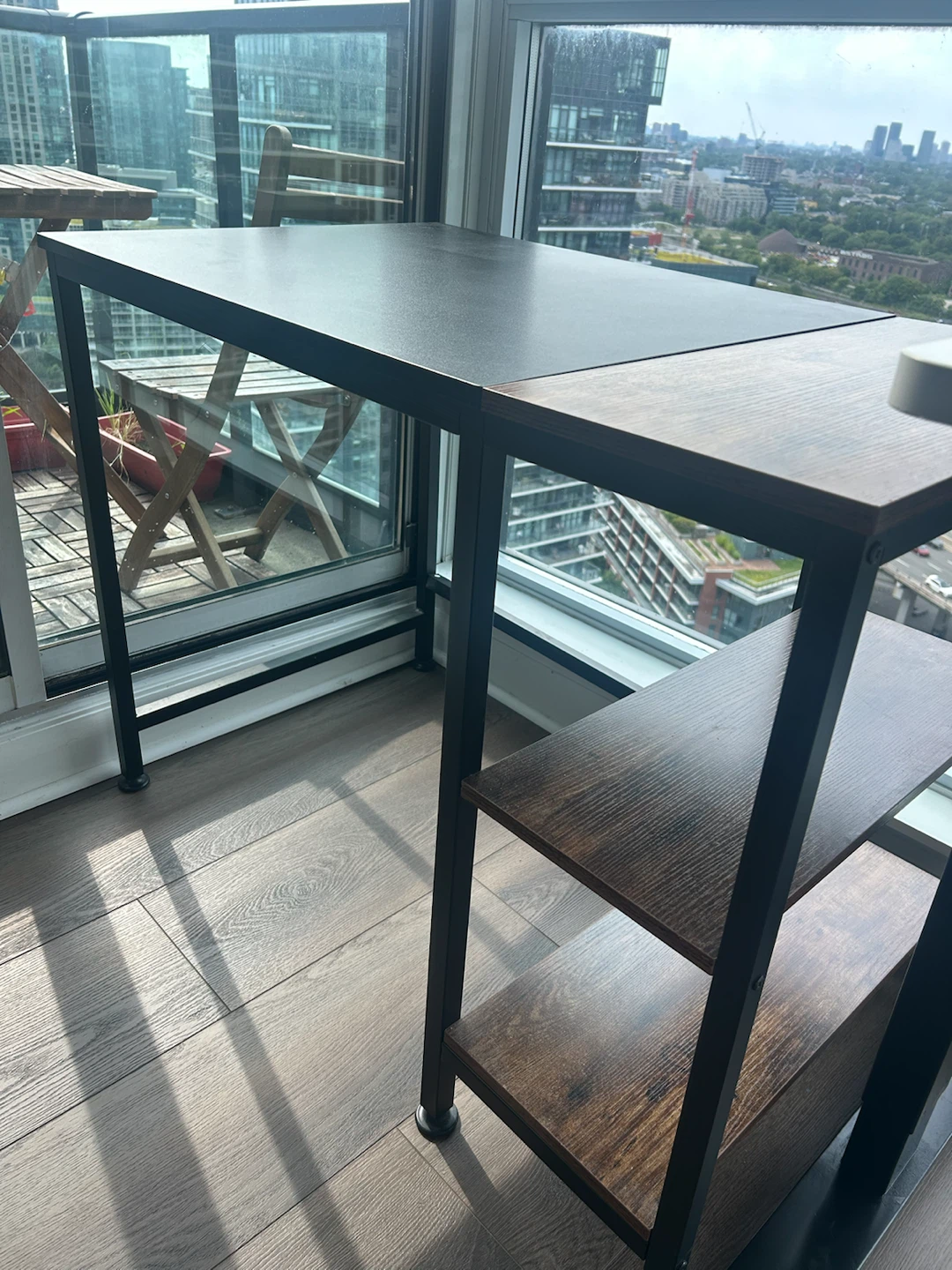 Desk - photo 2