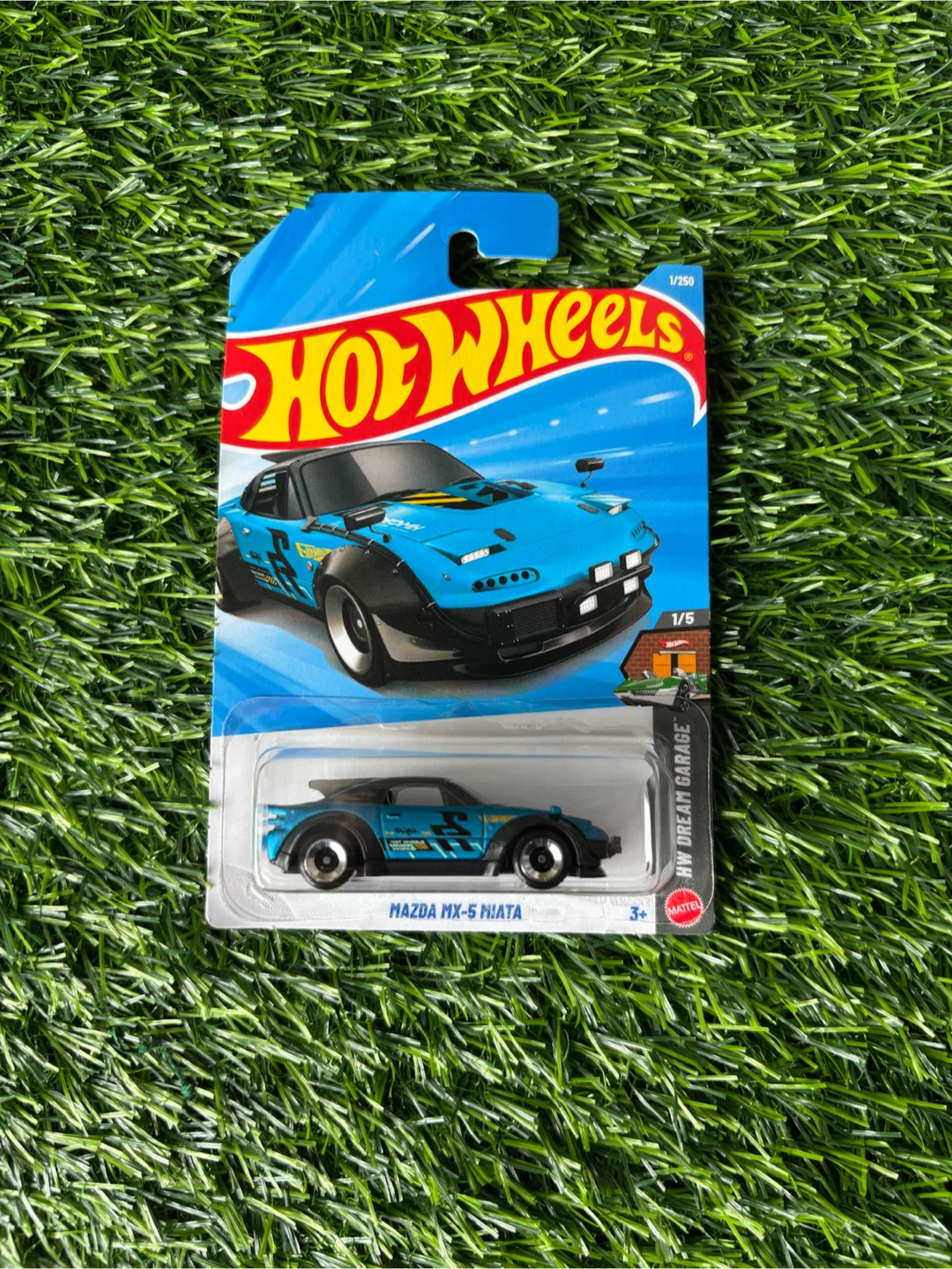 Hot Wheels Mazda MX-5 Miata HW Dream Garage