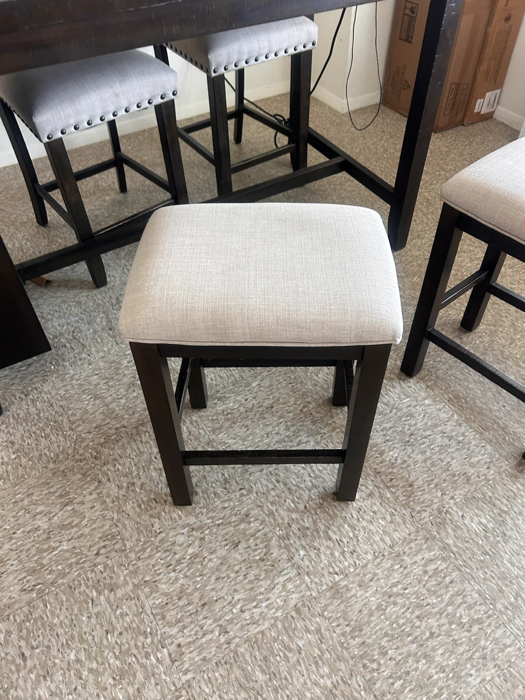 Bar table with charging port and chairs - photo 4