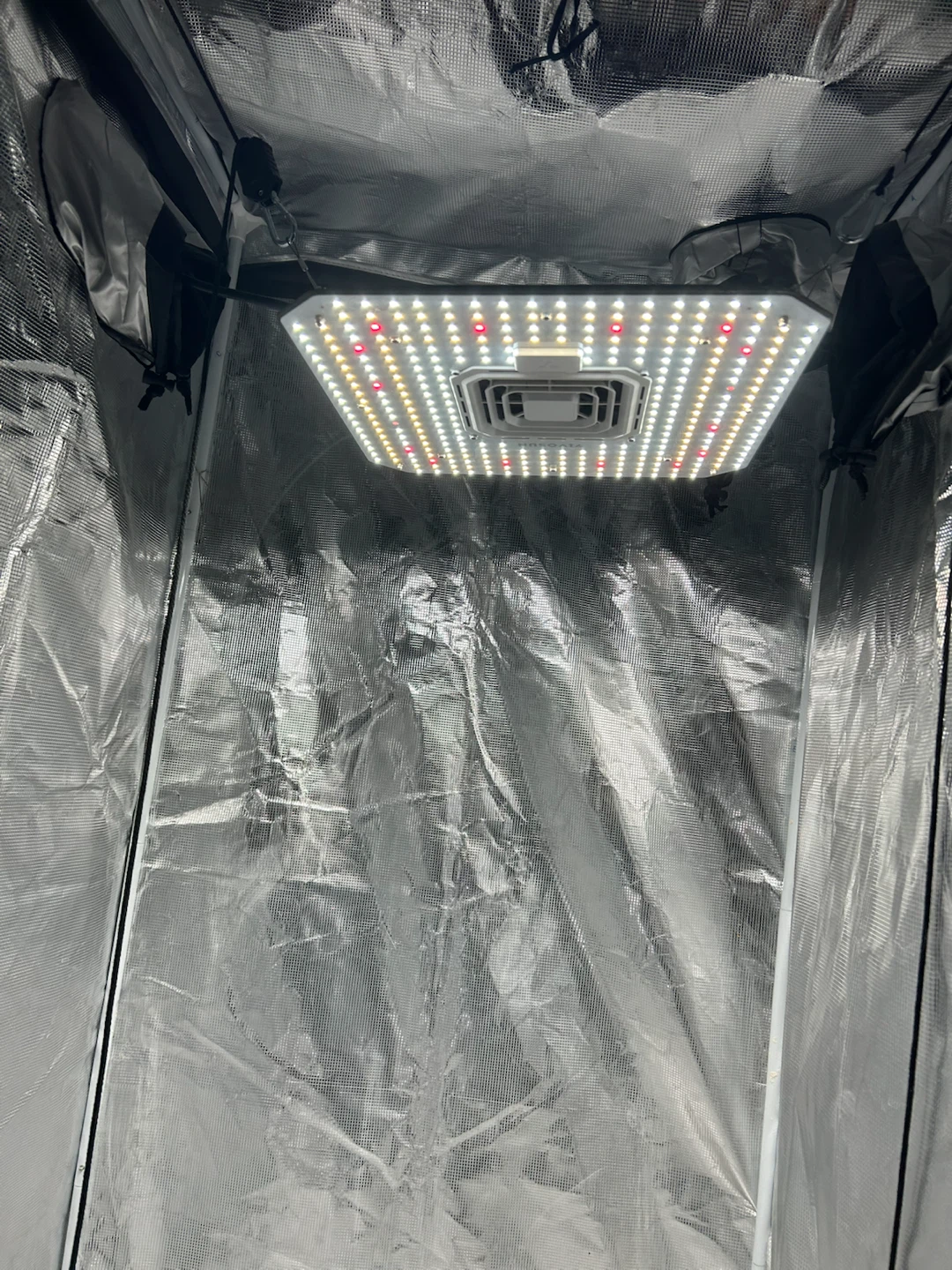 Smart light and grow tent - photo 2