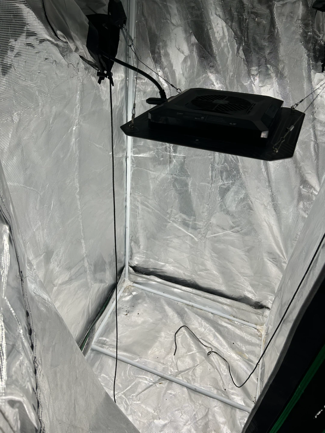 Smart light and grow tent - photo 3