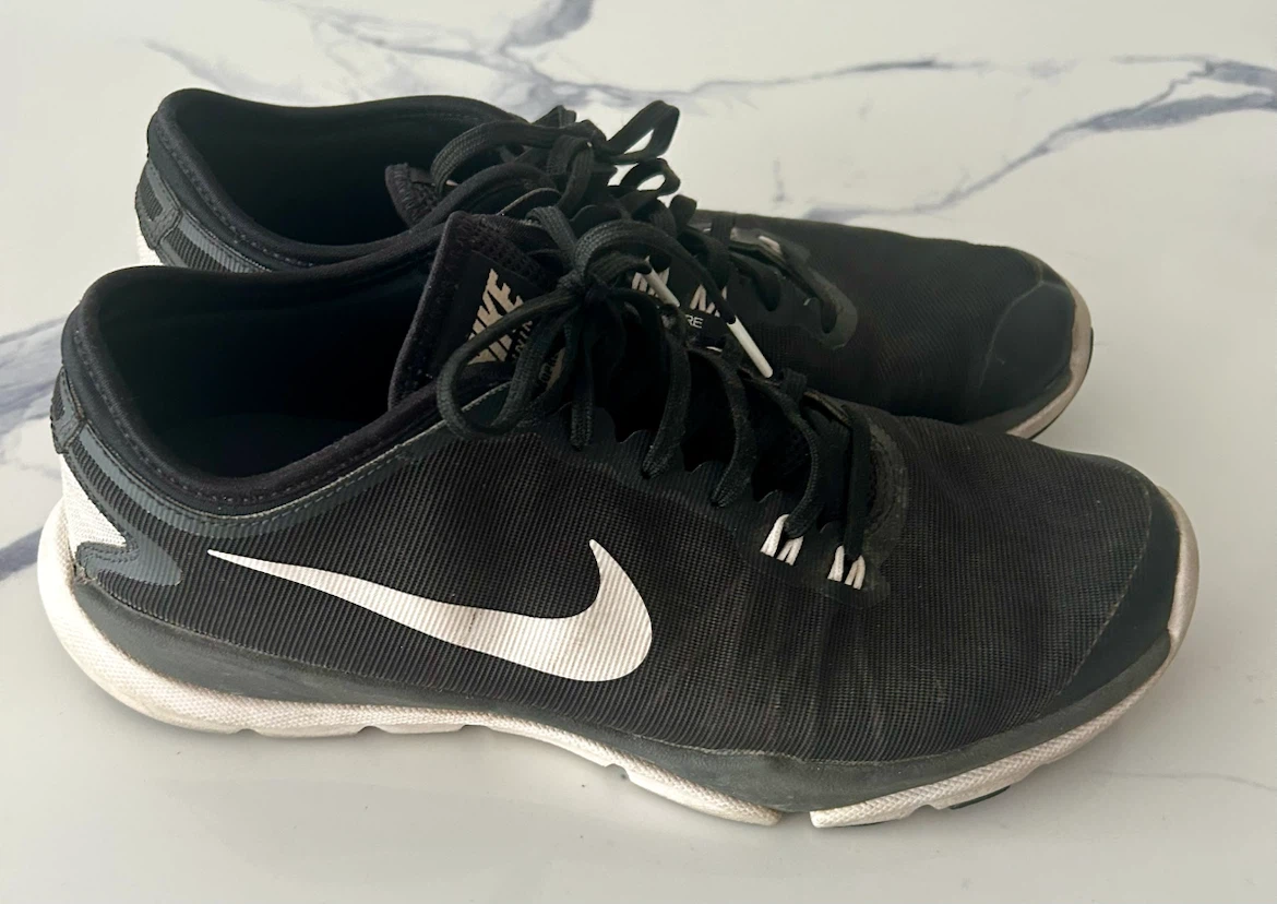 Nike Black Running Shoes (Women’s Size 9)
