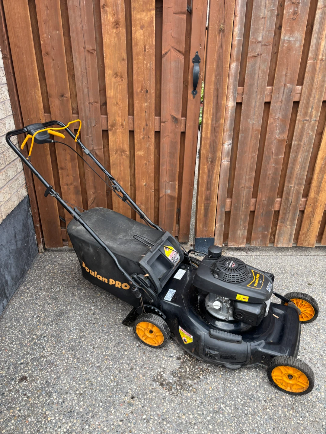 Poulan Pro Gas Powered Self Propelled Lawnmower.
