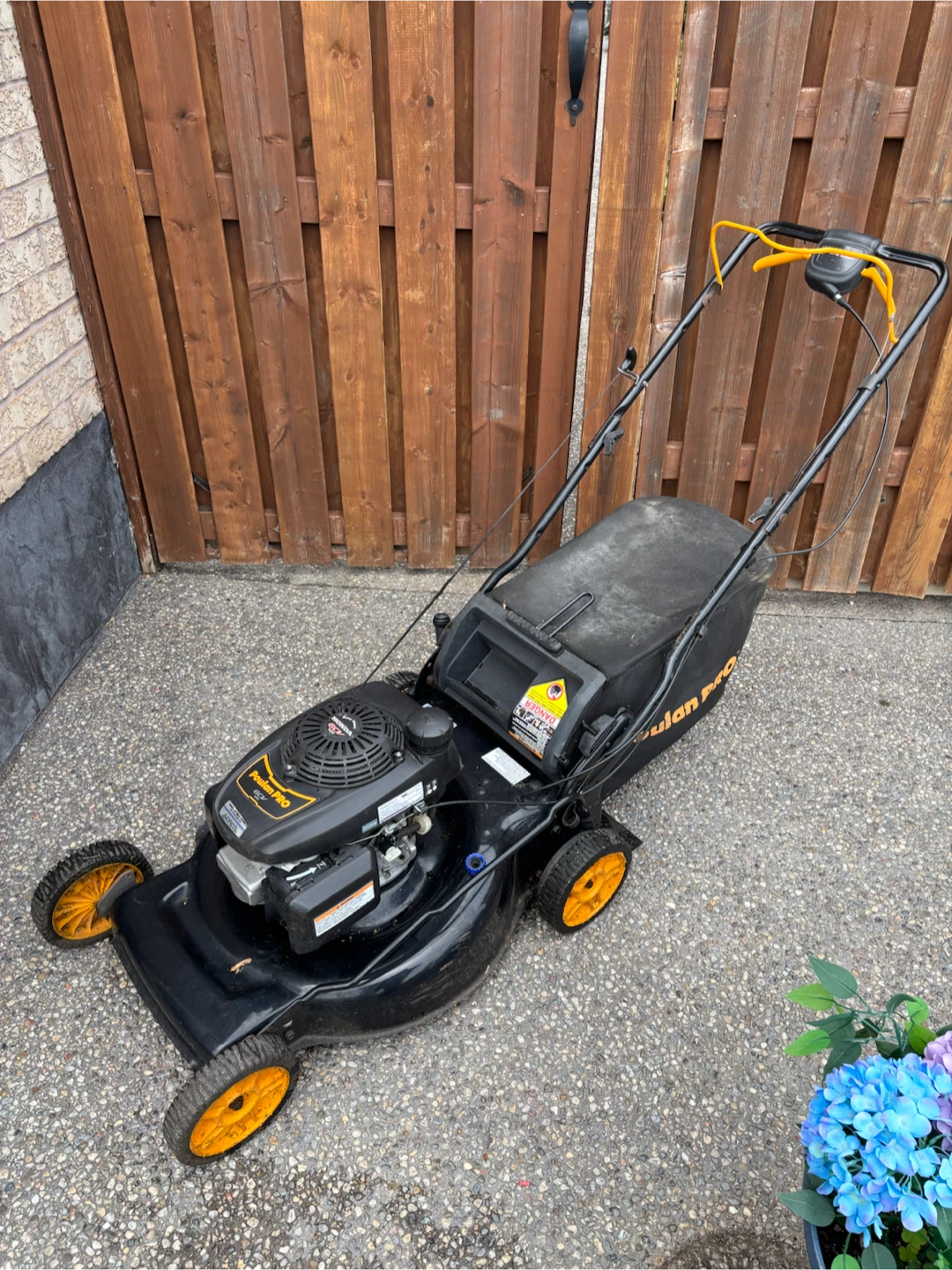 Poulan Pro Gas Powered Self Propelled Lawnmower. - photo 2