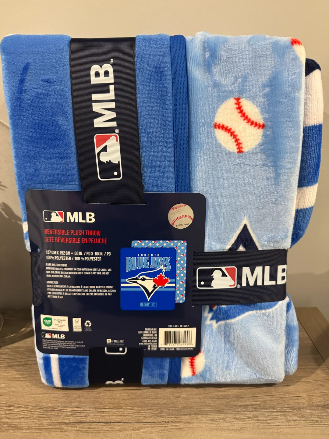 MLB Toronto Blue Jays Reversible Plush Throw Blanket - photo 2