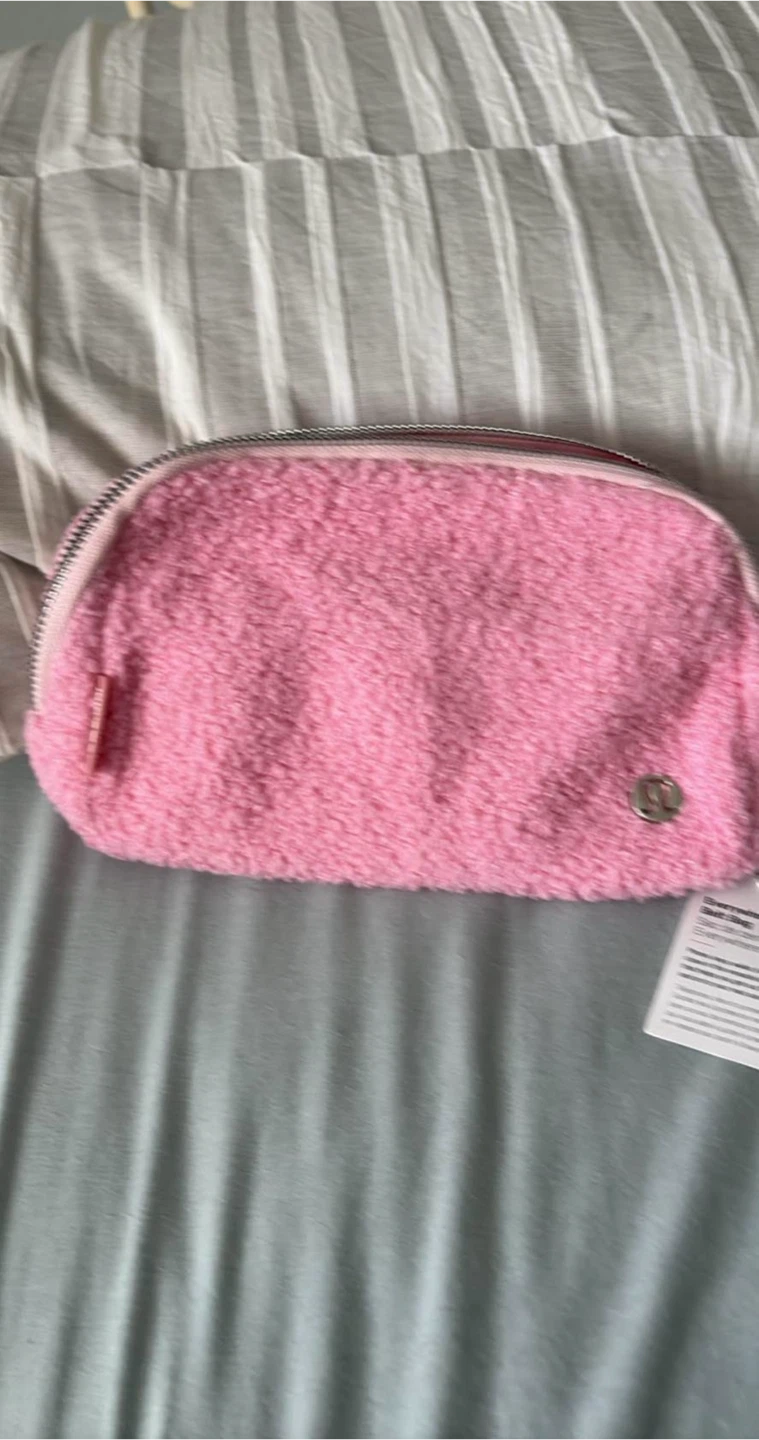 Lululemon belt bag 1L fleece pink