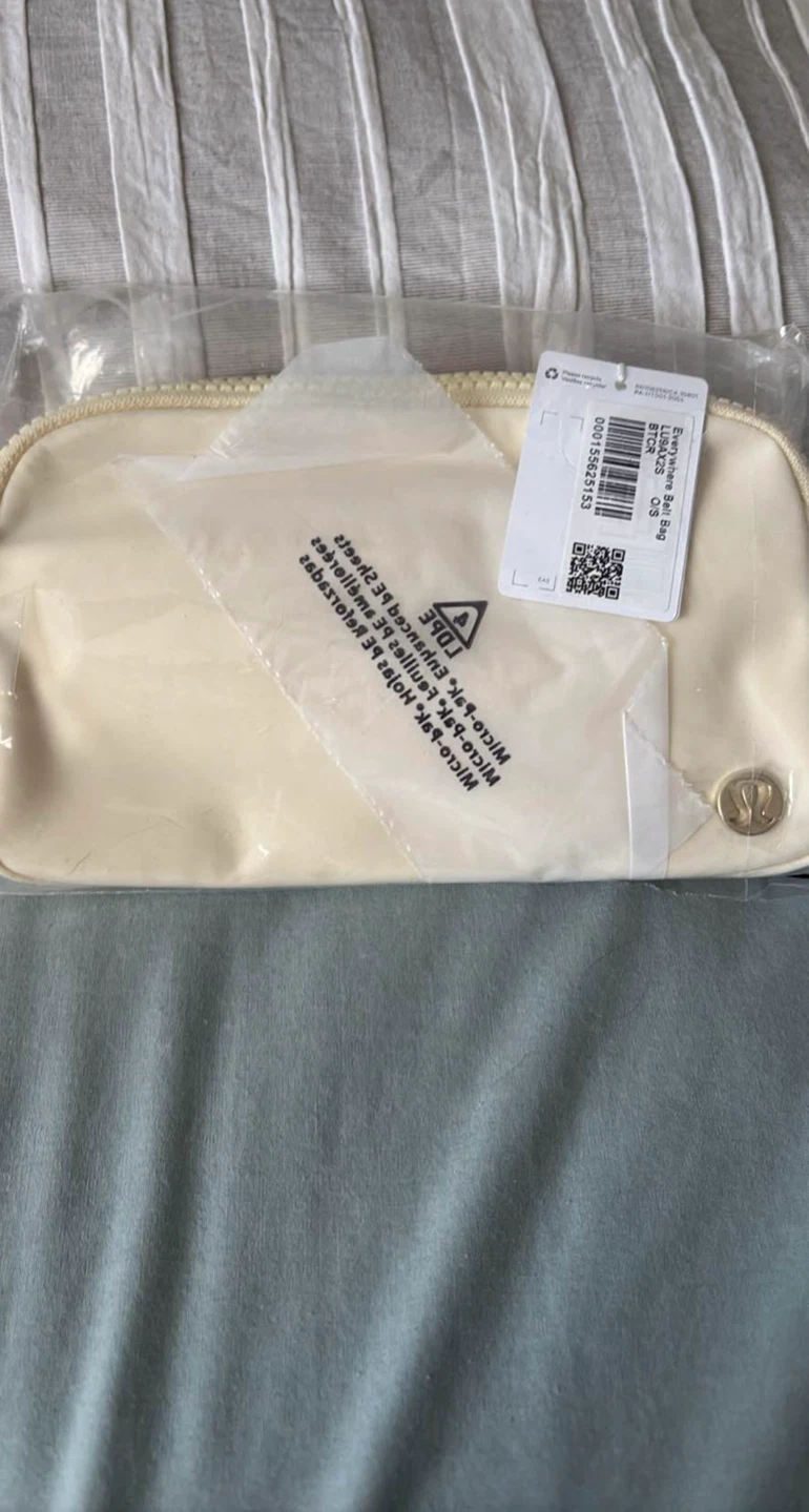 Lululemon butter cream belt bag 1L tags on