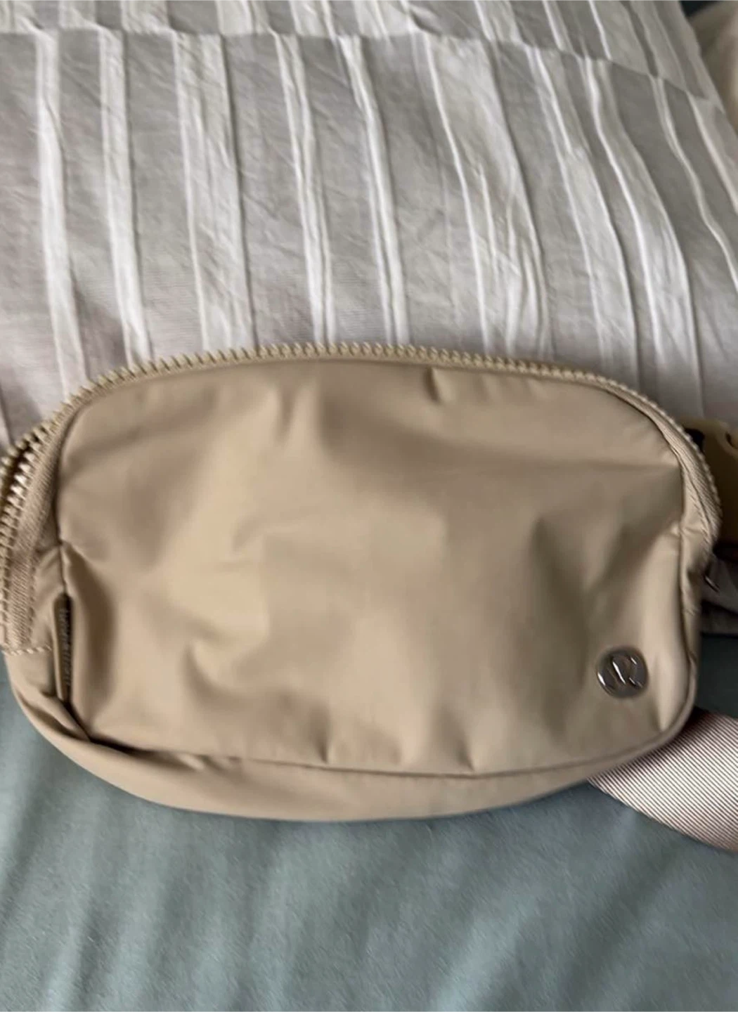 Lululemon trench belt bag 1L