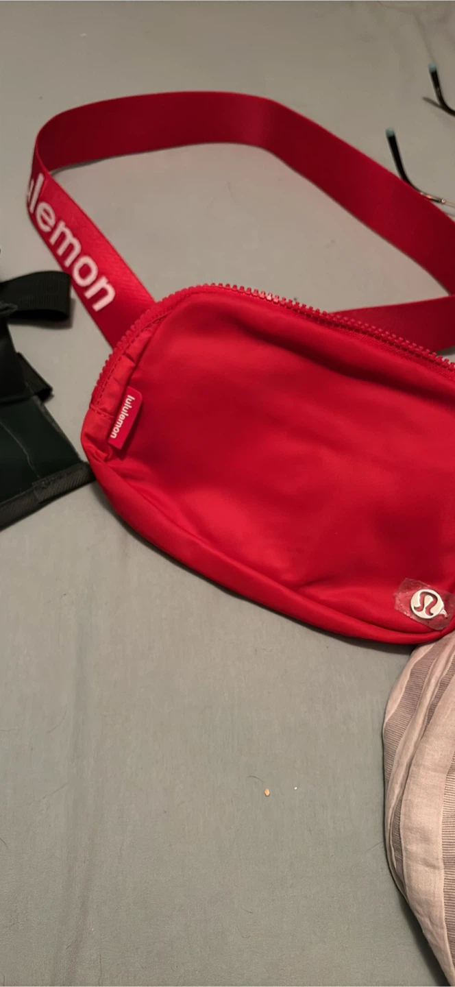 Lululemon employee belt bag 1L