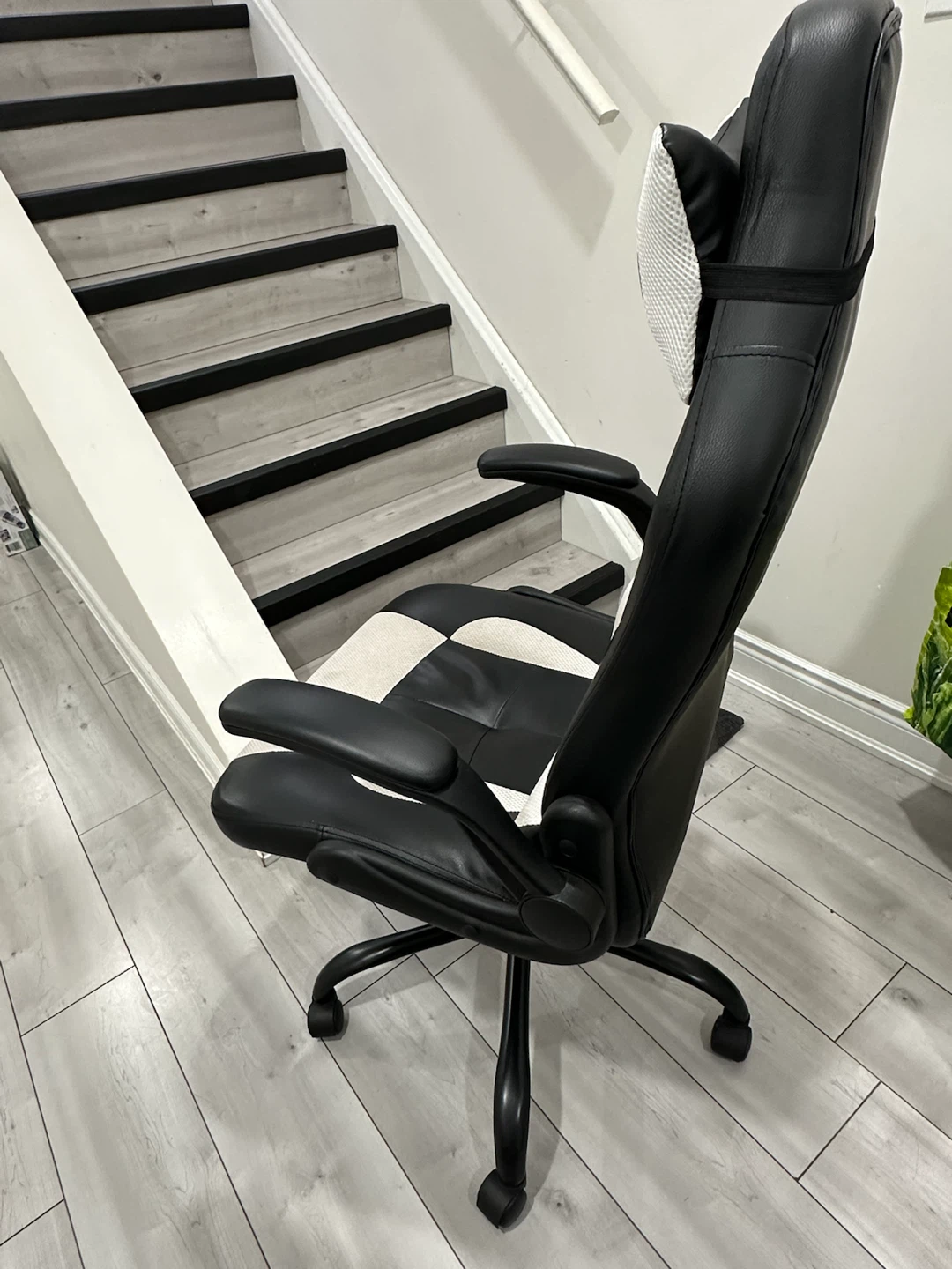 Black and White Gaming Chair - photo 2