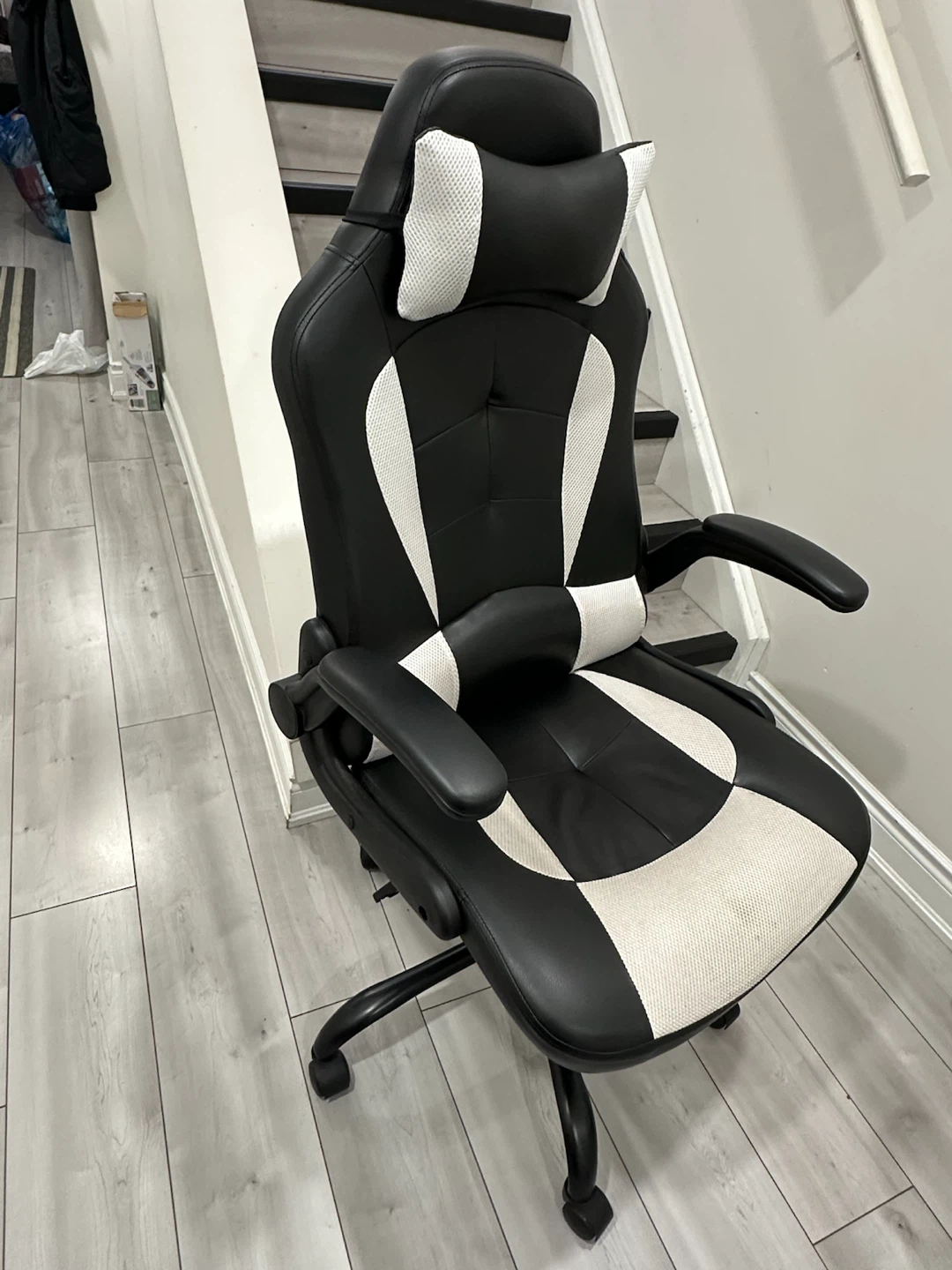Black and White Gaming Chair - photo 3