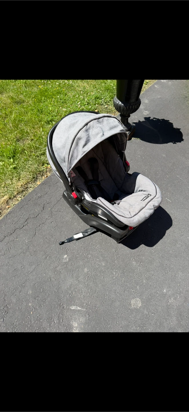 Graco SnugRide 35 Infant CarSeat