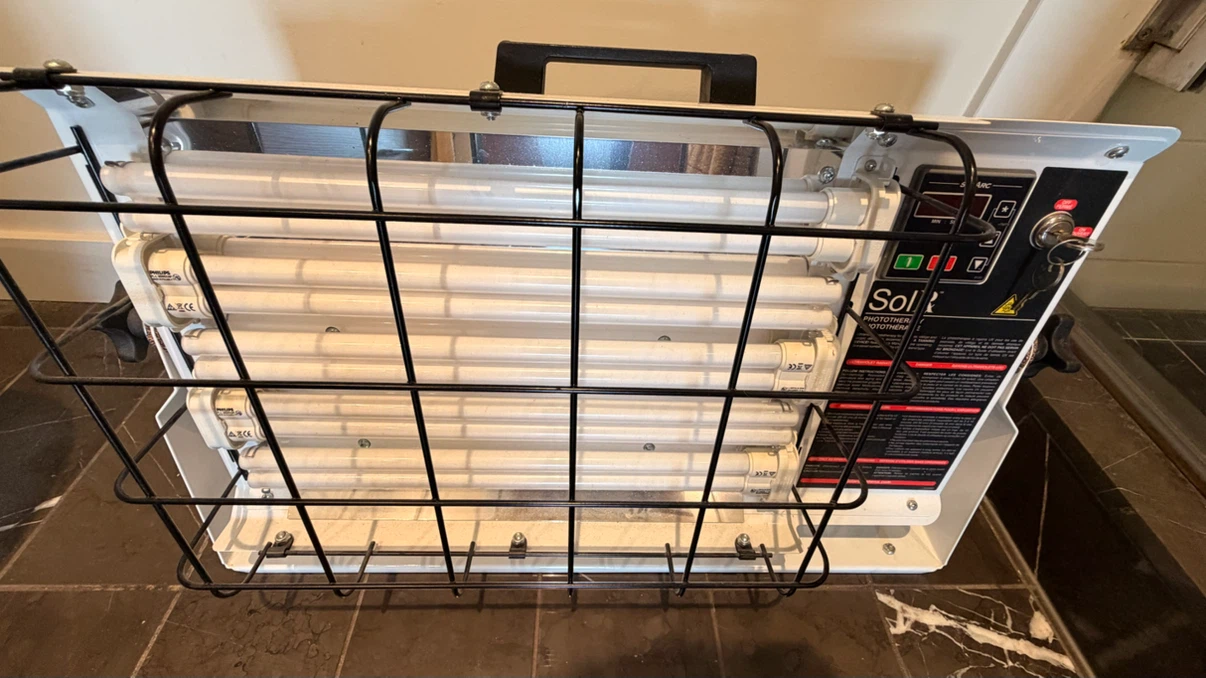 Sol R-C Phototherapy Unit