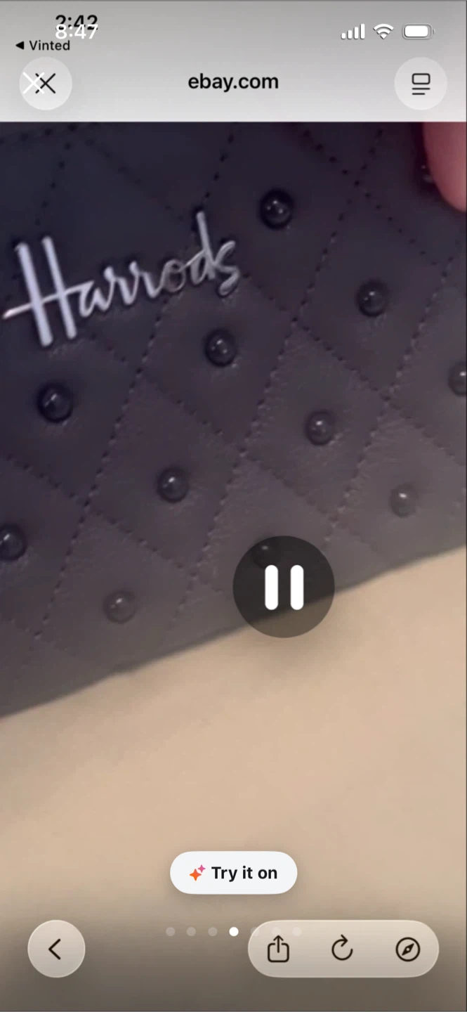 Harrods Quilted Zipper Wallet - photo 4