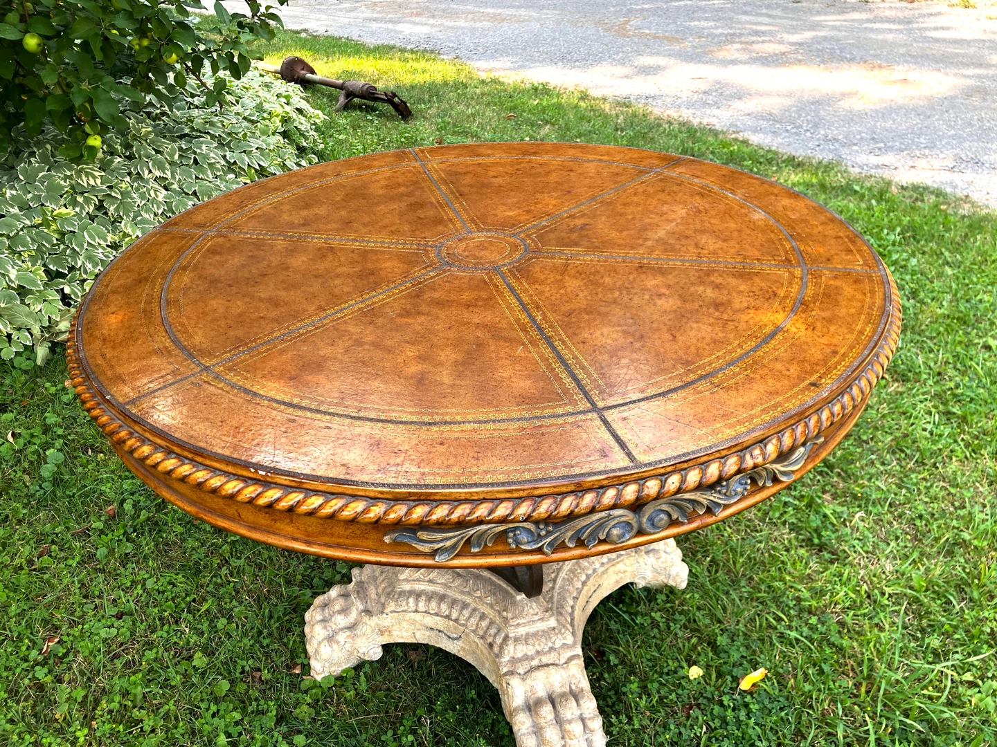 Round Tooled Leather Top Pedestal Table ox - photo 2