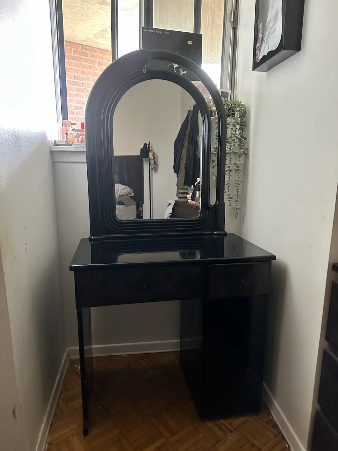 Black Vanity Table with Mirror