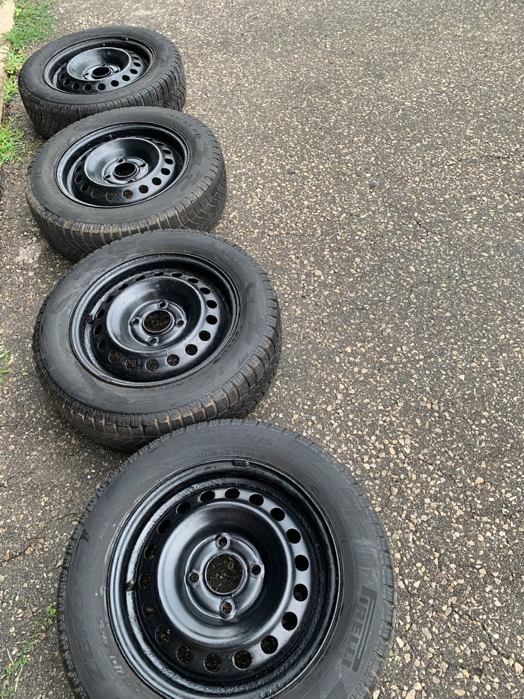 2010 Nissan Versa Hatchback 4 Pirelli Winter Tires plus Rims - photo 3