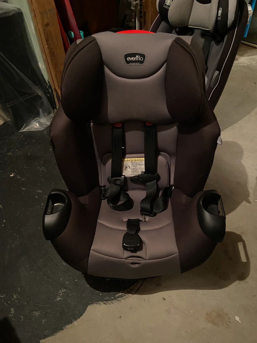 Evenflo Harness Booster Car Seat – Excellent Condition