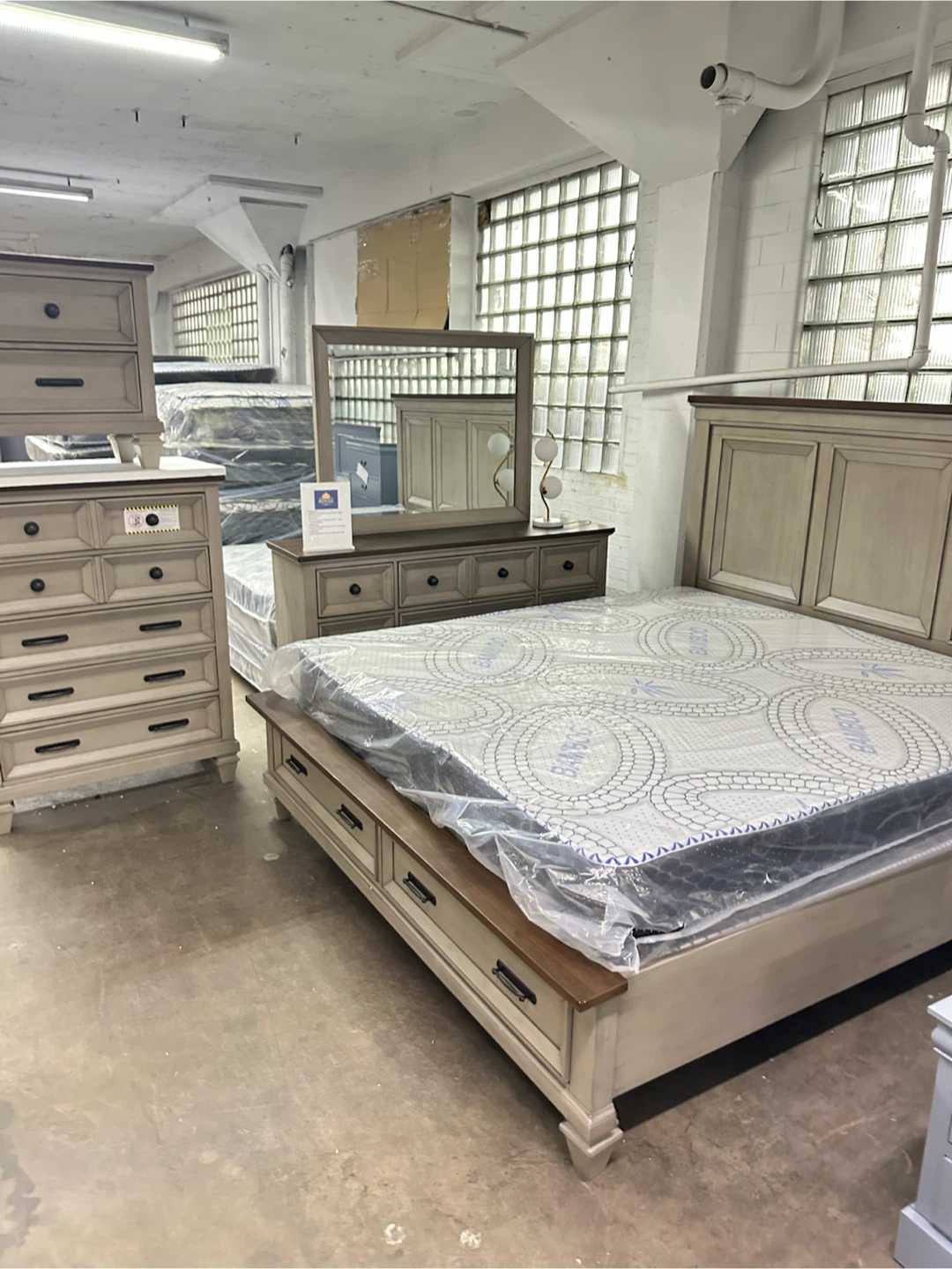 4 piece queen set bed frame mirror dresser nightstand