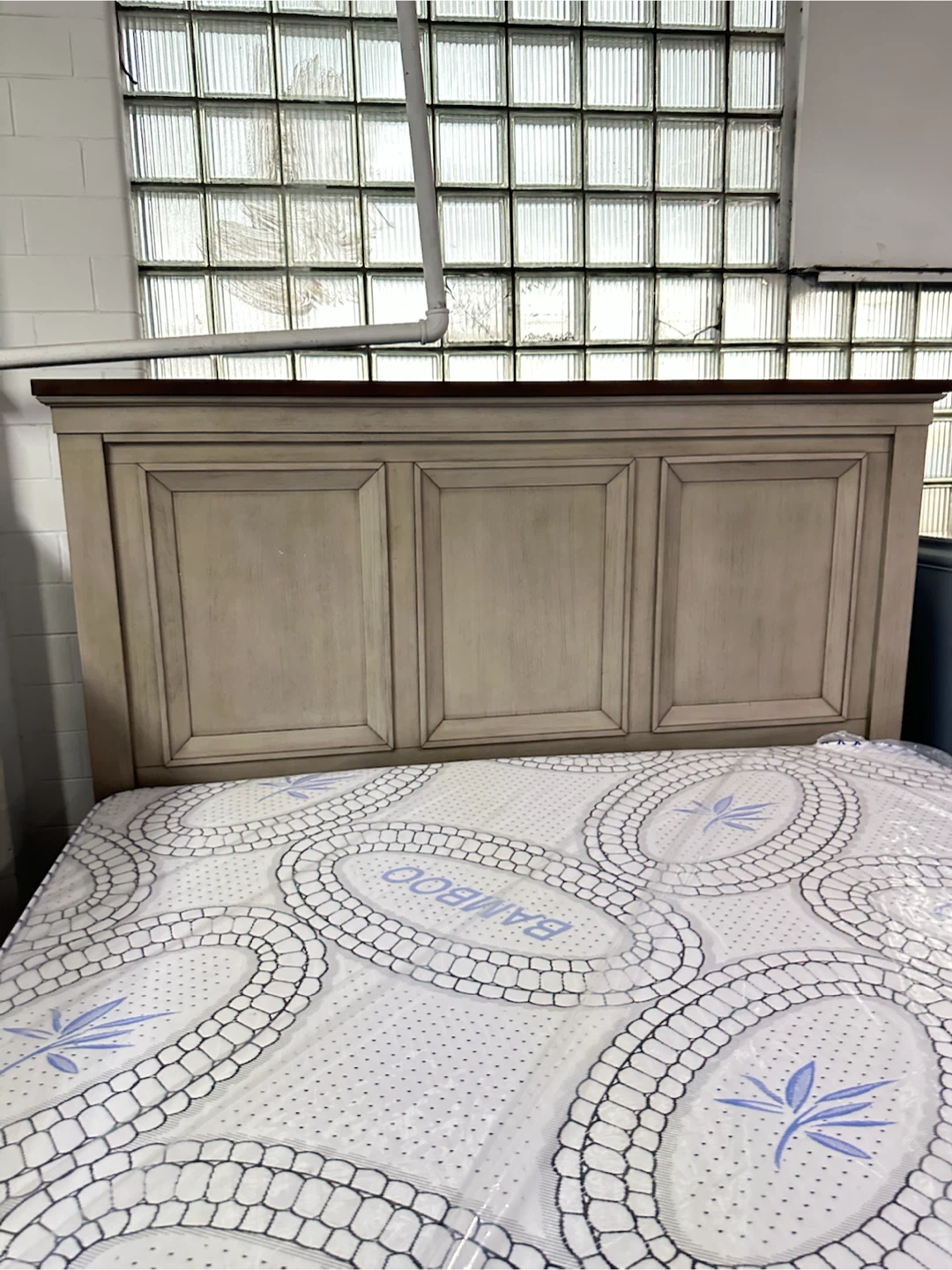 4 piece queen set bed frame mirror dresser nightstand - photo 4