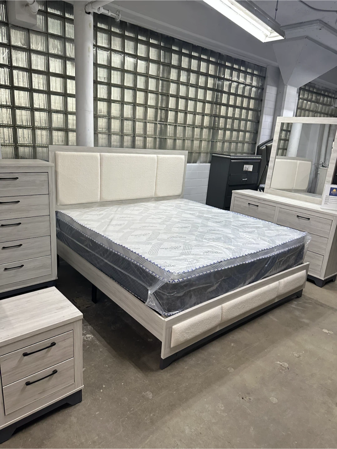 4 piece queen set bedframe mirror dresser & nightstand