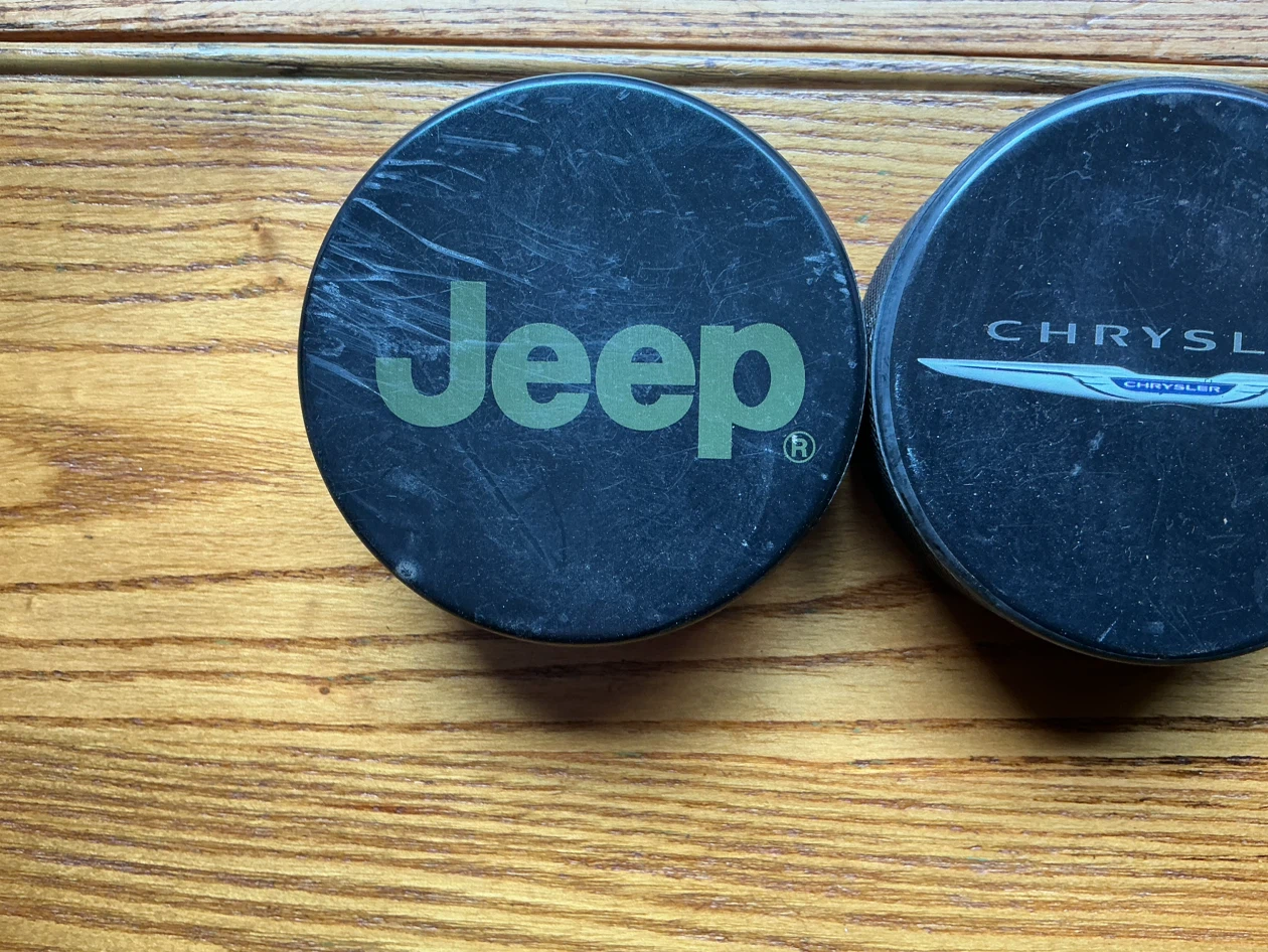 Jeep, Chrysler, Dodge Hockey Pucks ! - photo 2