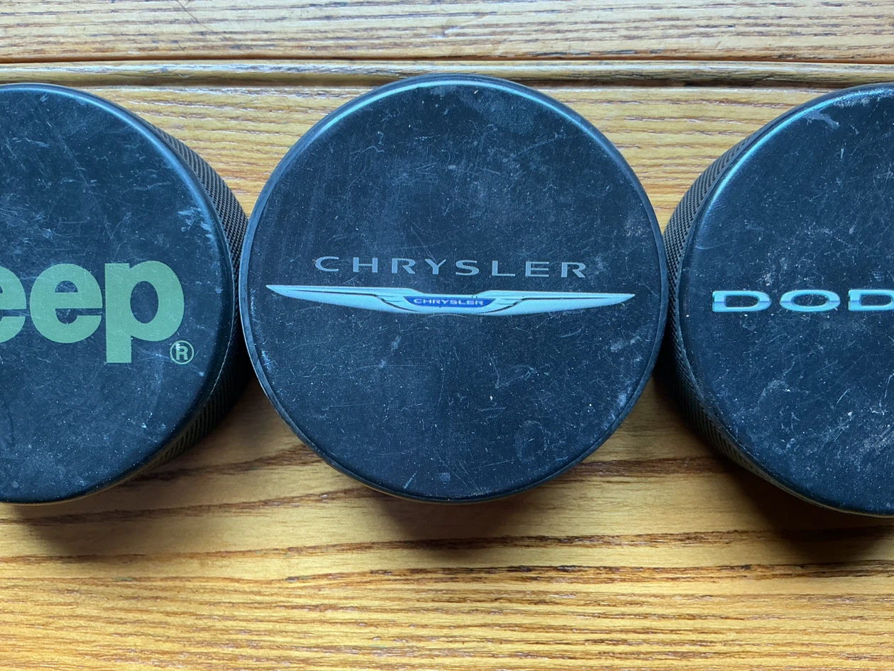 Jeep, Chrysler, Dodge Hockey Pucks ! - photo 3