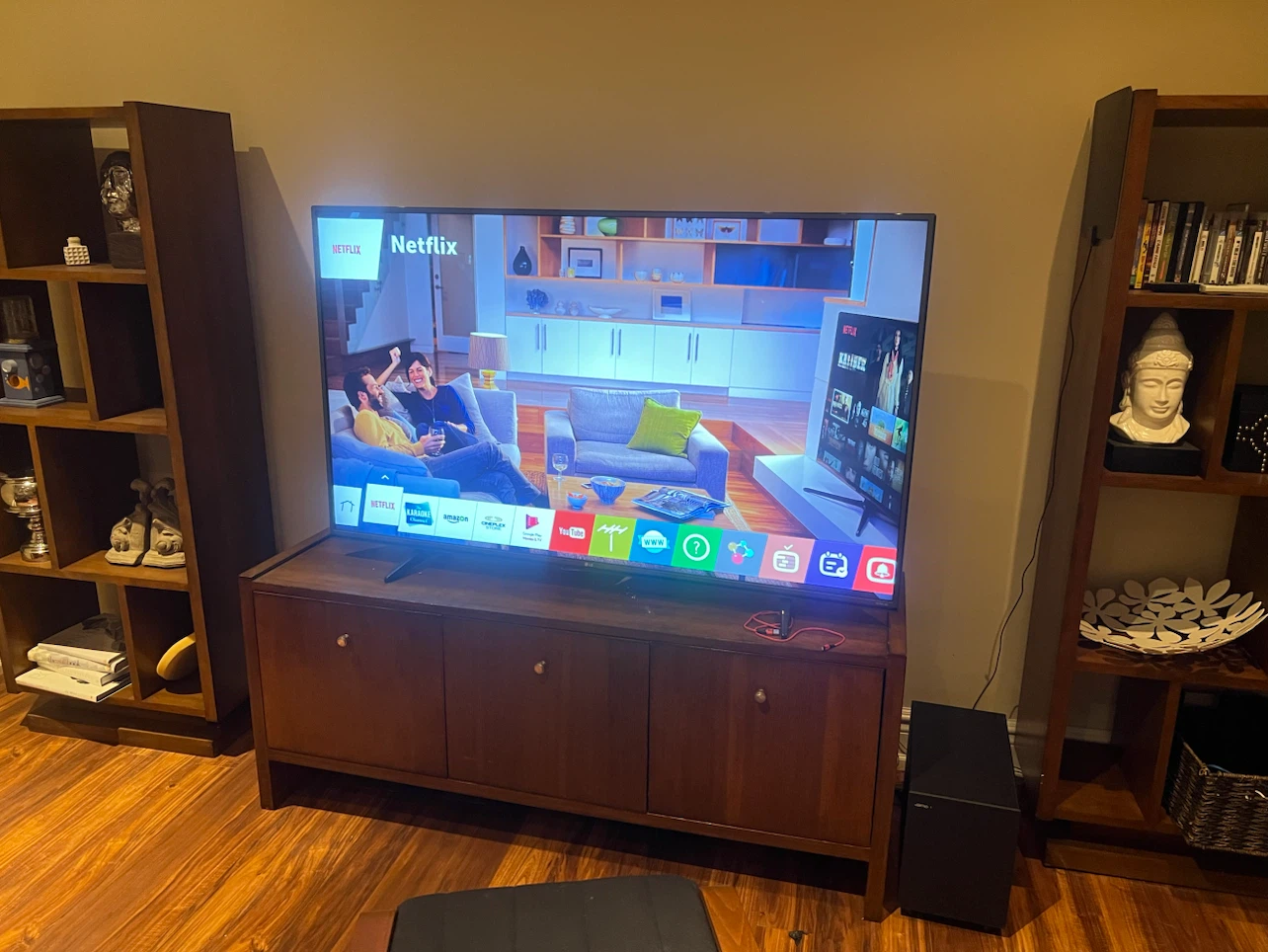 65 inch LG 4k LED SMART TV - photo 2