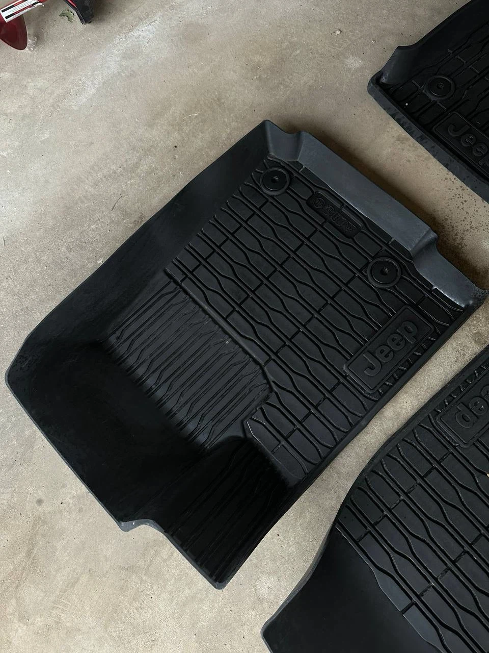 Grand Cherokee OEM rubber floor mats - photo 2