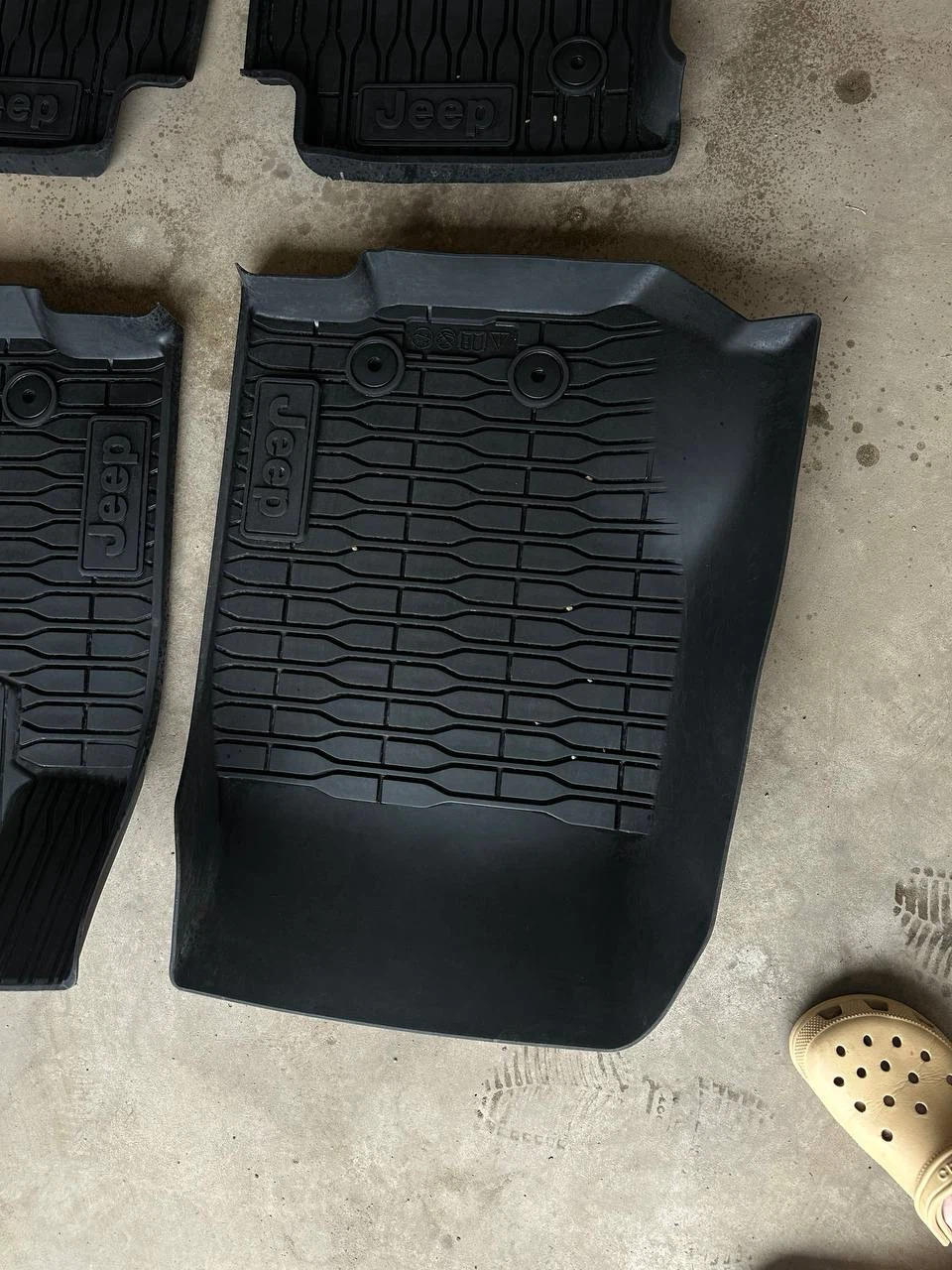 Grand Cherokee OEM rubber floor mats - photo 3