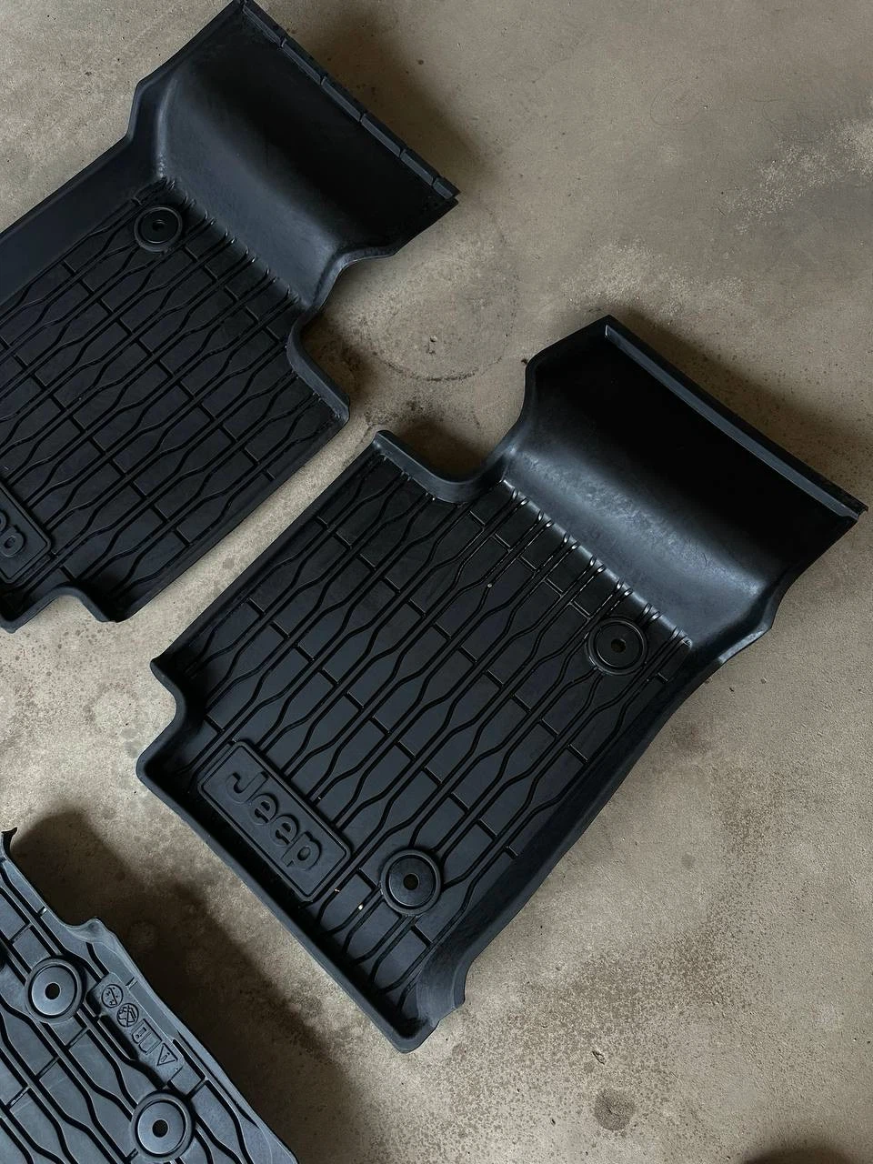 Grand Cherokee OEM rubber floor mats - photo 4