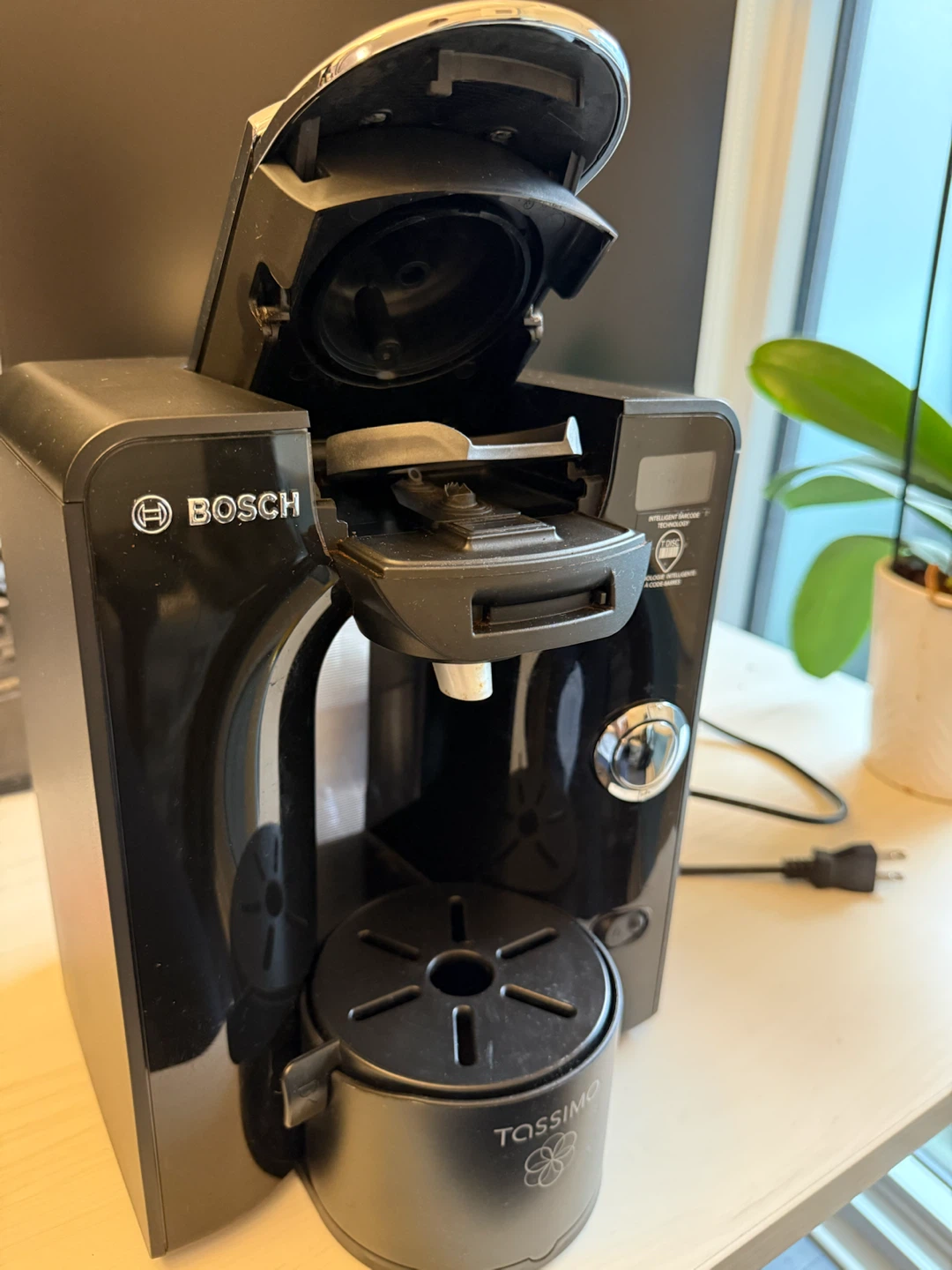 Bosch Tassimo T55 Single Cup Home Brewing System - TAS5542UC - photo 5