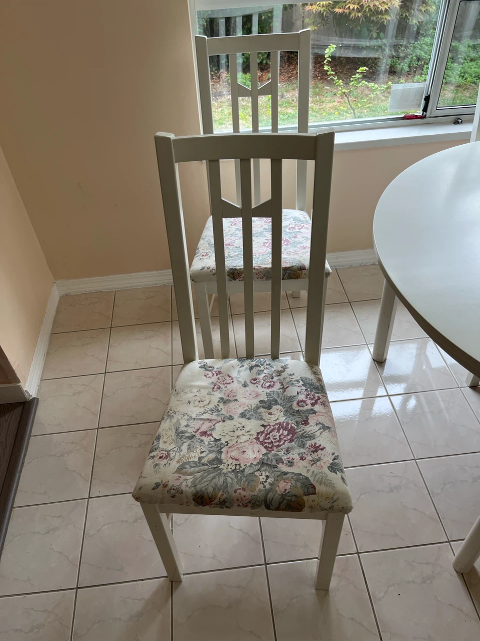 White Oval Dining Table with 4 Chairs - photo 2