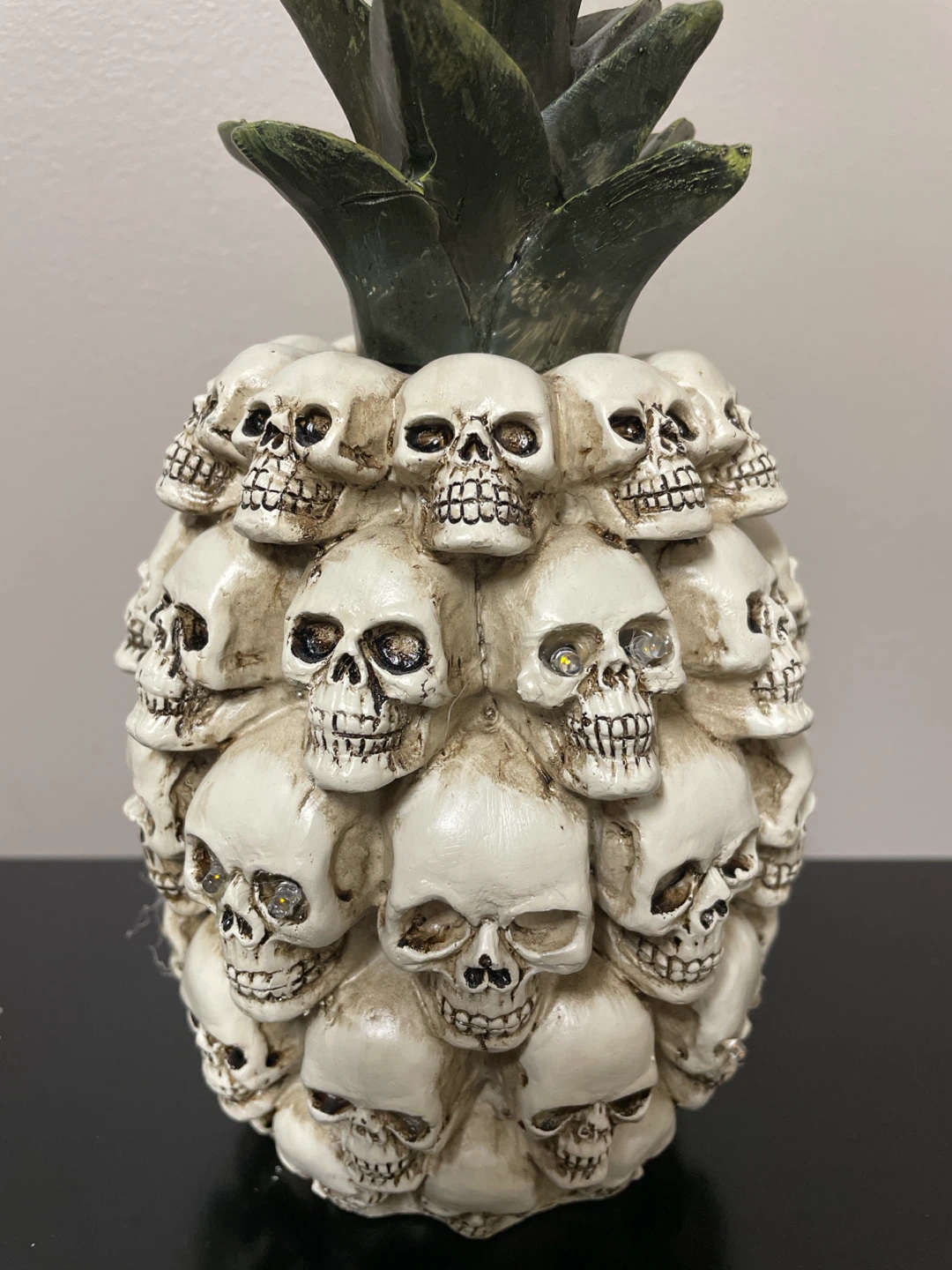 Light up pineapple of skulls - photo 2
