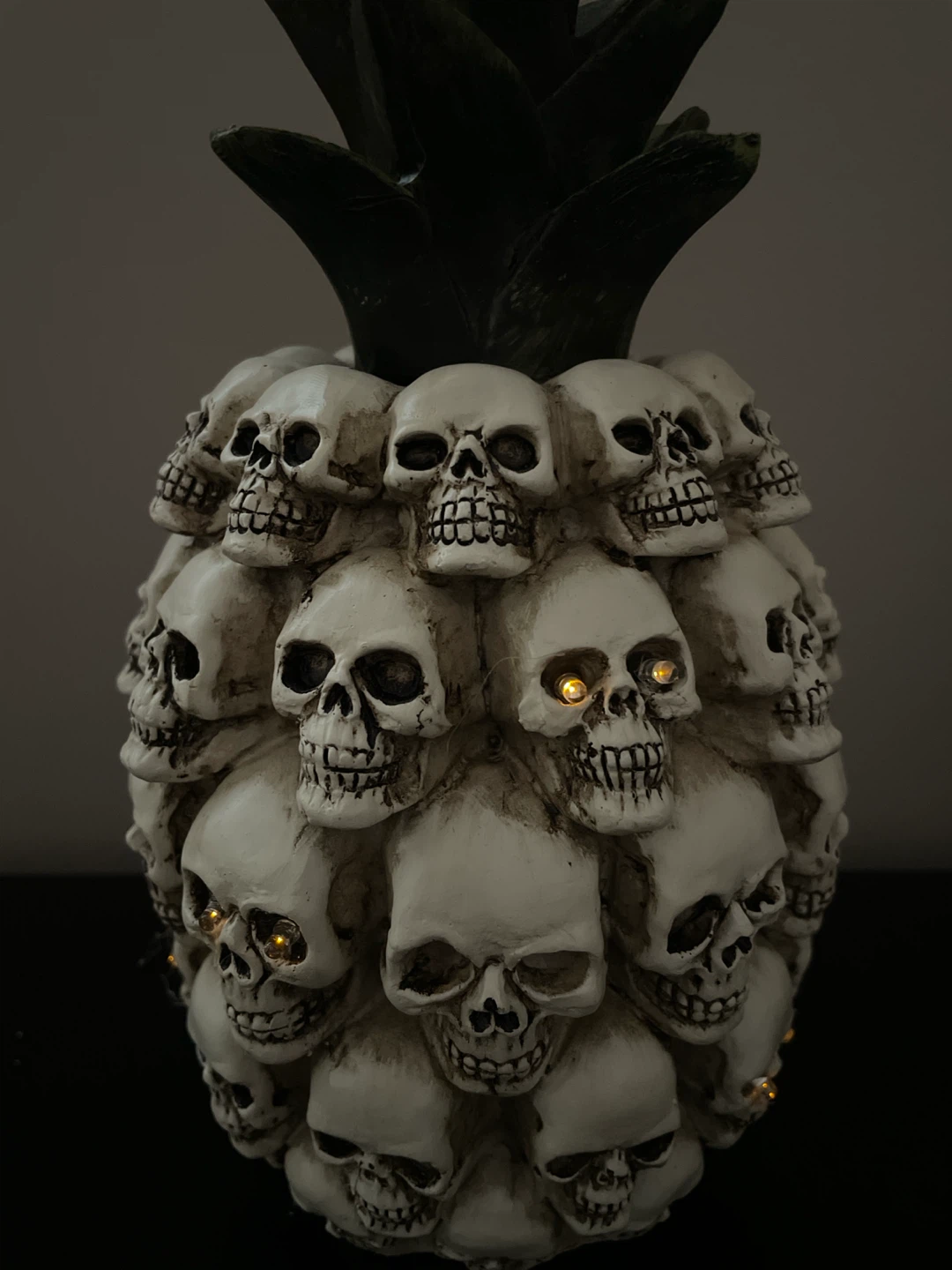 Light up pineapple of skulls - photo 3