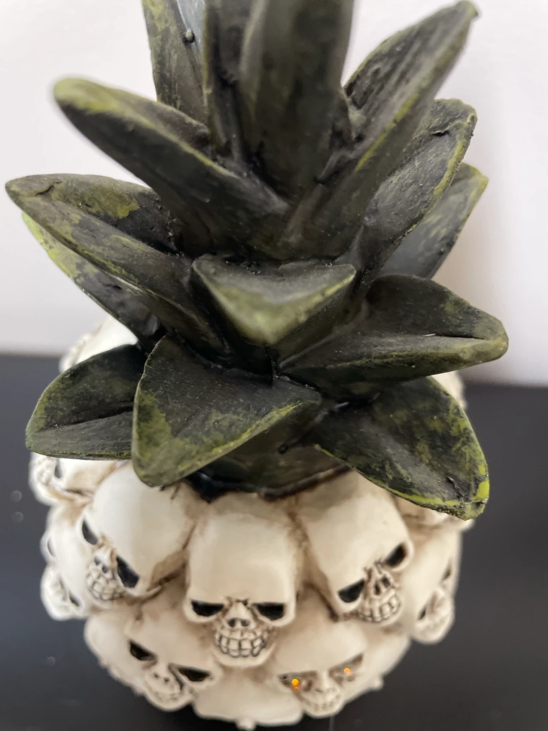 Light up pineapple of skulls - photo 4