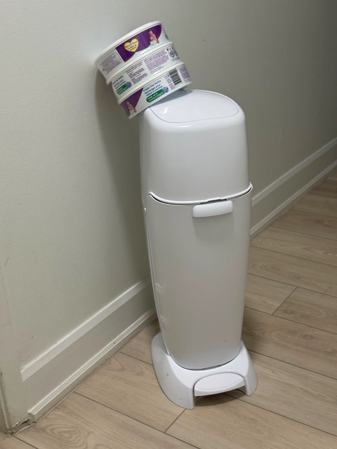 Diaper Genie in excellent condition with 4 refills