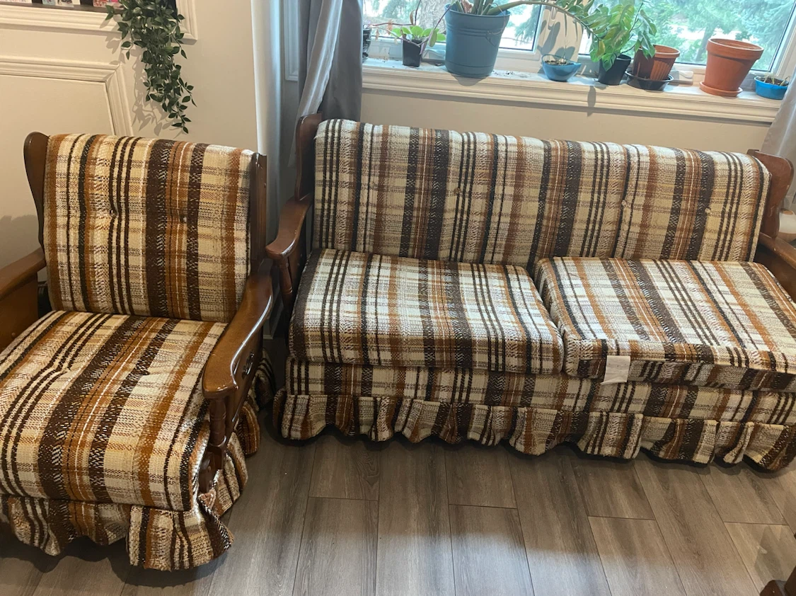 Selling couch & dresser