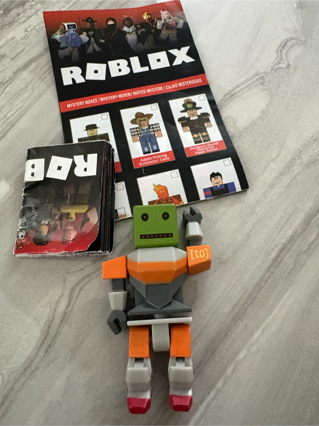 Roblox Mystery Figure Playset Accessories - photo 2