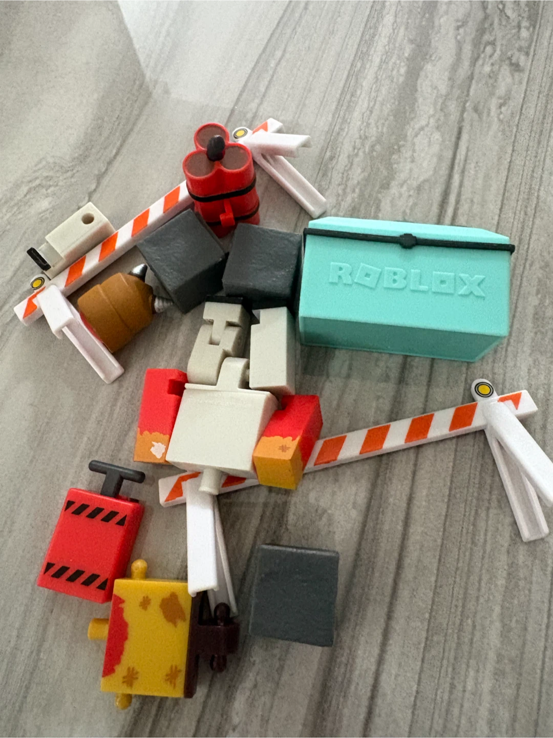 Roblox Mystery Figure Playset Accessories - photo 3