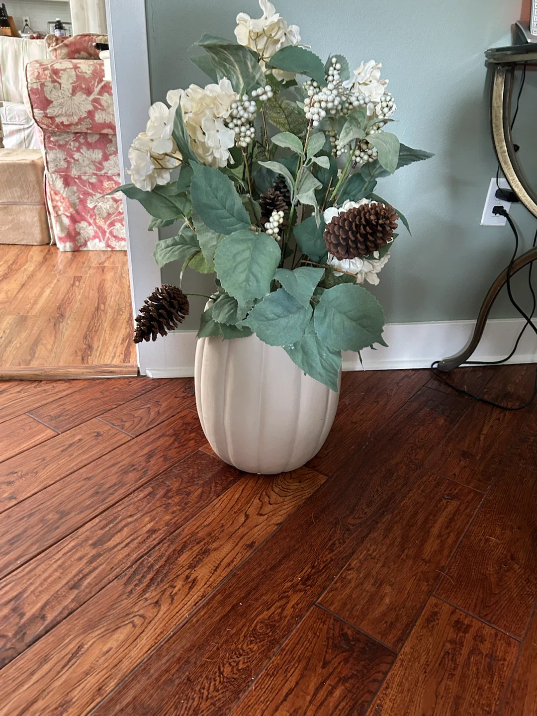 Floral arrangement in cream vase - photo 2