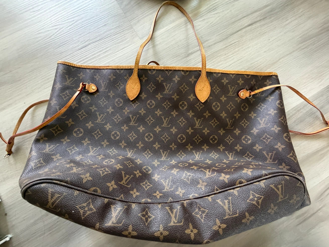 Authentic Louis Vuitton Neverfull Monogram Tote - photo 2