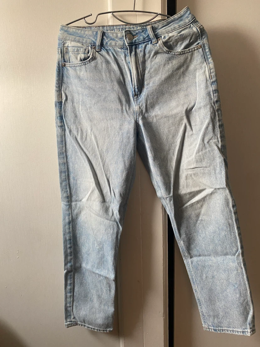 American Eagle Light Wash Mom Jeans