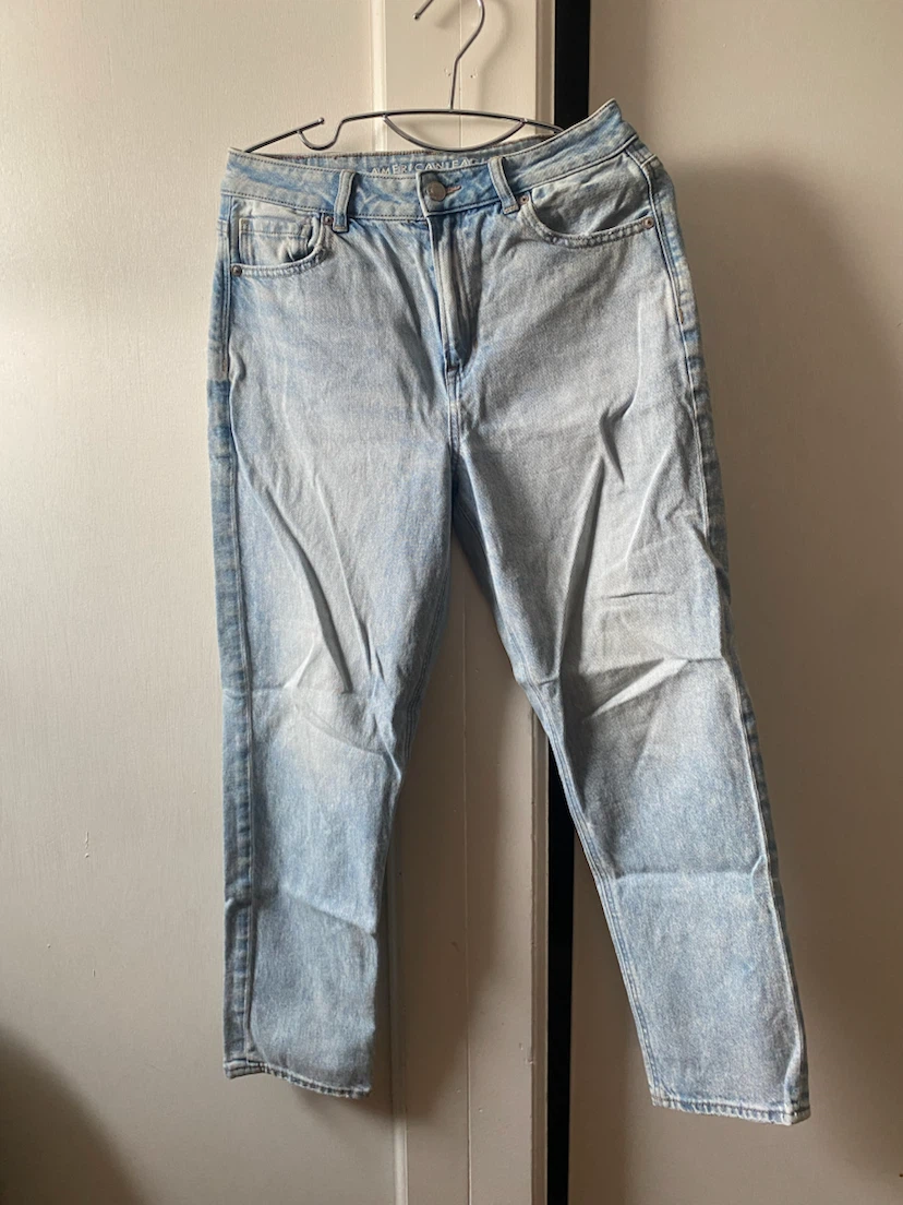American Eagle Light Wash Mom Jeans - photo 2